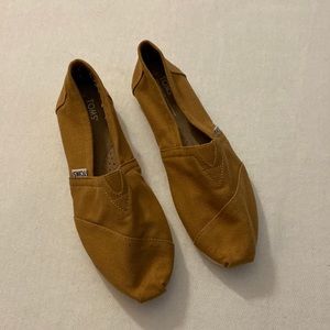 Toms Slip on Shoes 7